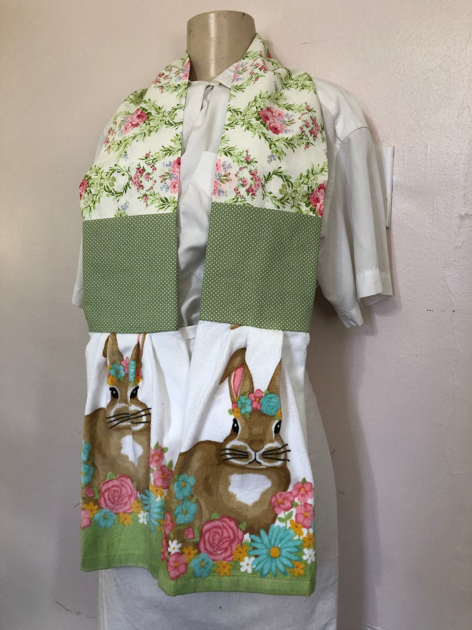 Kitchen boa, bunny and flowers, green – GrammaD